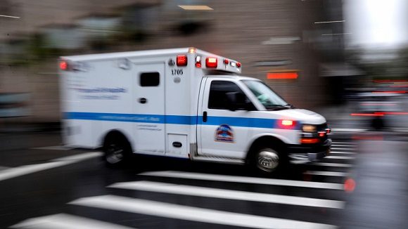 Una ambulancia se dirige a un hospital en Nueva York (EE.UU.). Foto: Reuters