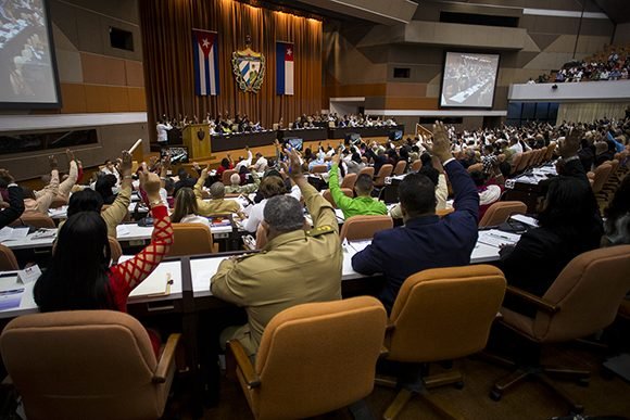 El presidente cubano, Miguel Díaz-Canel, durante la Tercera Sesión Extraordinaria de la Asamblea Nacional del Poder Popular. Foto: Irene Pérez/ Cubadebate.