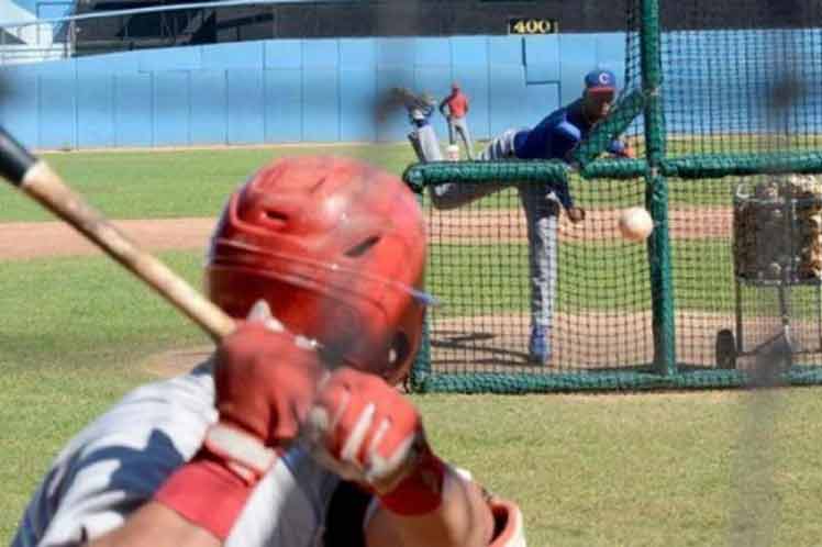 Equipo cubano de béisbol afina sus armas en entrenamientos en México