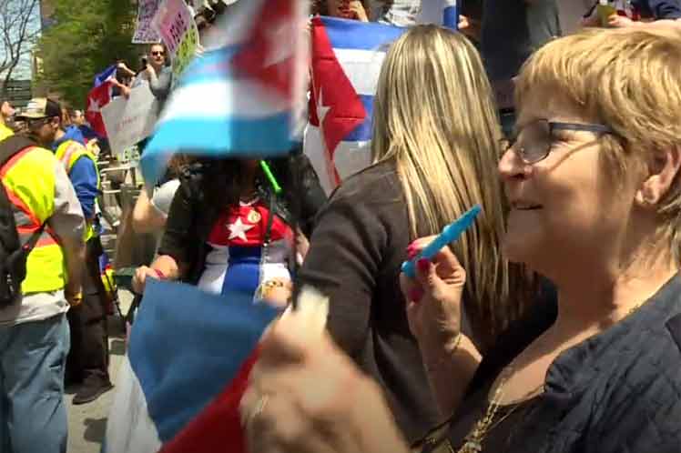 Canadienses protestan por cierre de oficina en Cuba Canadienses protestan por cierre de oficina en Cuba