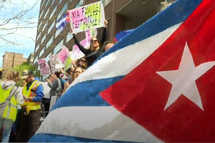 Canadienses protestan por cierre de oficina en Cuba Canadienses protestan por cierre de oficina en Cuba