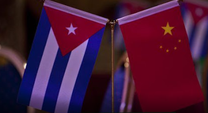 banderas de Cuba y China