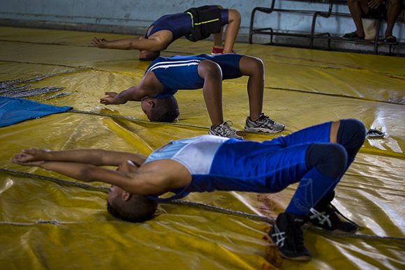 El más grande luchador no se puede dejar pegar la espalda al colchón, por eso hay que aprender a defenderse desde las categorías inferiores.