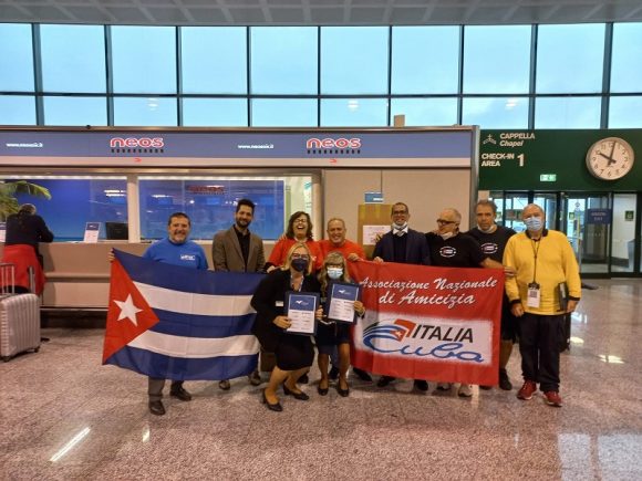 Viaja de Italia hacia Cuba otro envío con ayuda médica