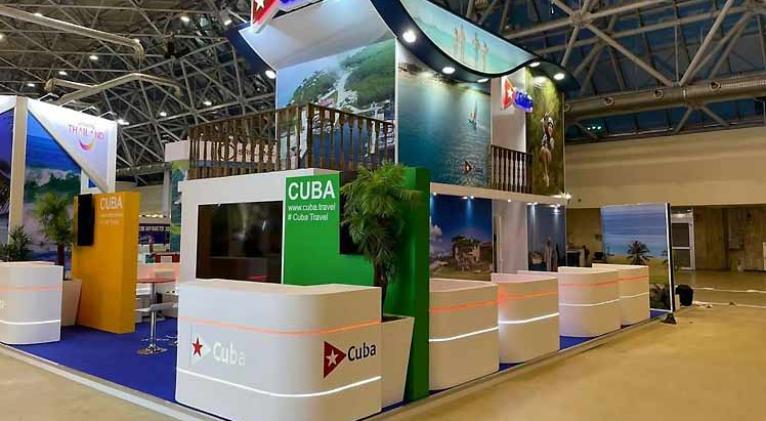 Cuba promueve temporada alta de turismo en feria rusa 