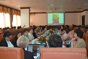 Conferencia internacional científico práctica expuesta por la cónsul de La Habana ante Astaná, Marlén Espinosa