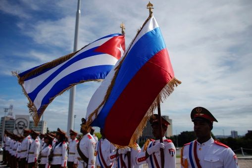 Banderas de Rusia y Cuba