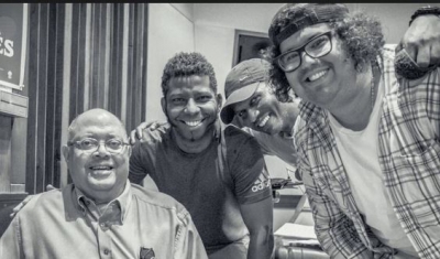 Pablo Milanés con músicos