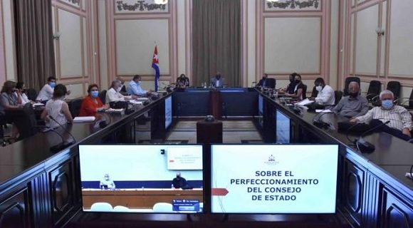 Aprueba Consejo de Estado dos nuevos decretos leyes