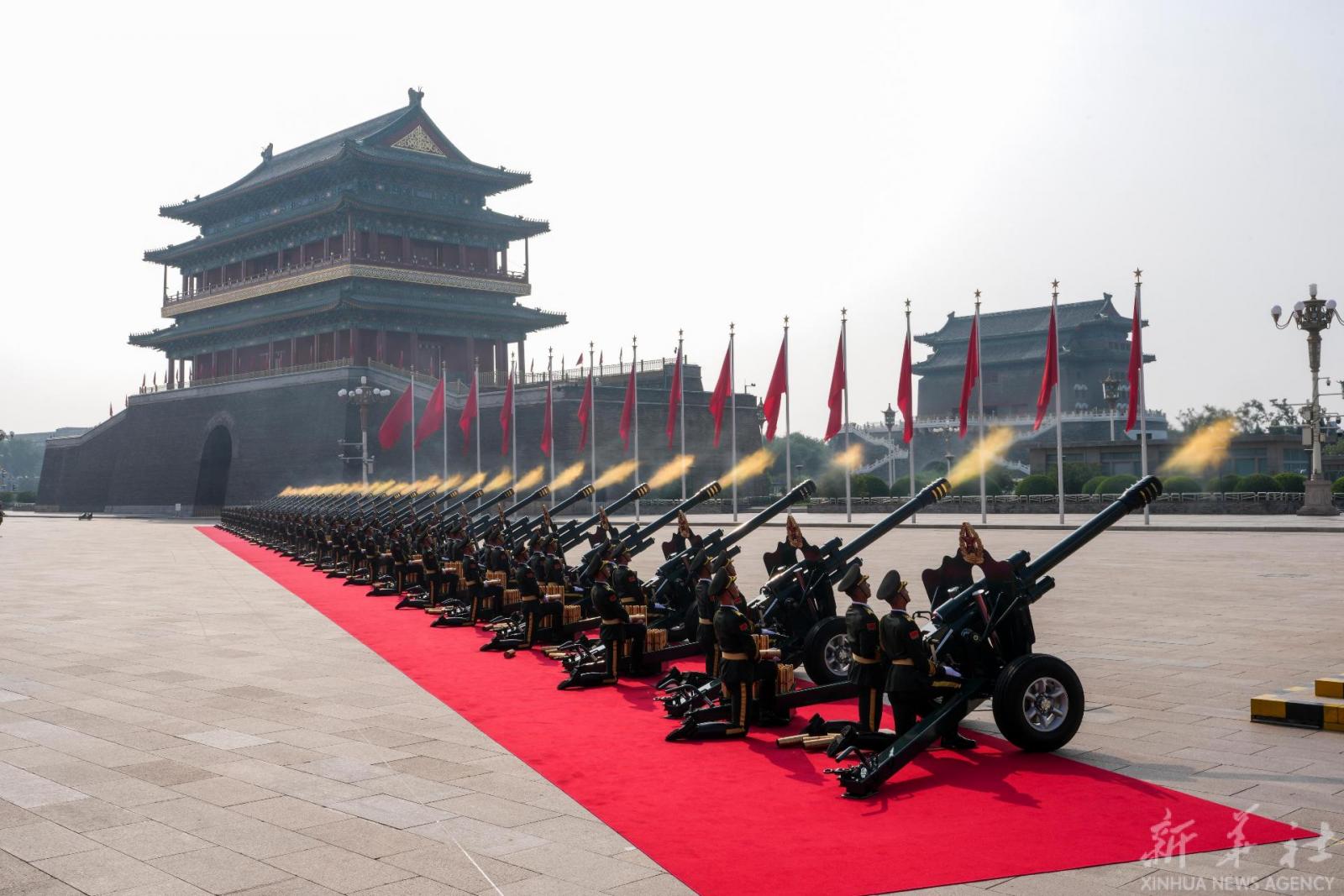 En la histórica plaza Tianamen, de Beijing, un desfile militar conmemoró este 3 de septiembre los 80 años de la victoria del pueblo chino contra la agresión japonesa en la guerra antifascista mundial. Foto: Xinhua. En la histórica plaza Tianamen, de Beijing, un desfile militar conmemoró este 3 de septiembre los 80 años de la victoria del pueblo chino contra la agresión japonesa en la guerra antifascista mundial. Foto: Xinhua.