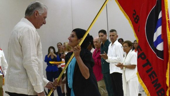Miguel Díaz Canel participa en la celebración por el 65 aniversario de los Comités de Defensa de la Revolución (CDR)  Miguel Díaz Canel participa en la celebración por el 65 aniversario de los Comités de Defensa de la Revolución (CDR)