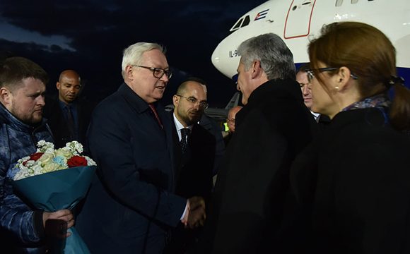 Presidente cubano llega a Moscú en visita de trabajo 
