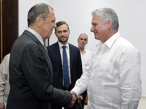 Díaz-Canel Bermúdez recibe a Serguéi Lavrov. Foto: Estudios Revolución. Díaz-Canel Bermúdez recibe a Serguéi Lavrov. Foto: Estudios Revolución.