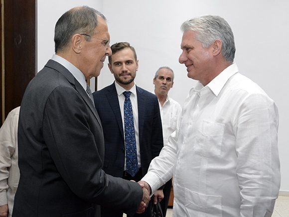 Díaz-Canel Bermúdez recibe a Serguéi Lavrov. Foto: Estudios Revolución.