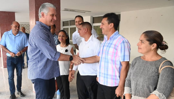 Presidente cubano se reúne con estudiantes y profesores de la Universidad de Las Villas