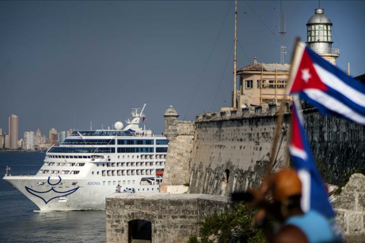 Crucero entrando a La Habana