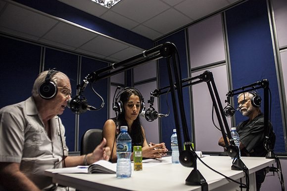 El podcast de Cubadebate se graba en el estudio de radio de la Facultad de Comunicación de la Universidad de La Habana. Foto: Deny Extremera San Martín/Cubadebate.
