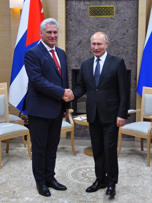 Presidentes de Cuba y Rusia se reúnen en Moscú