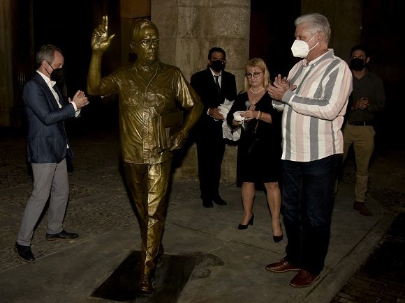 Eusebio vuelve, en bronce, a andar La Habana