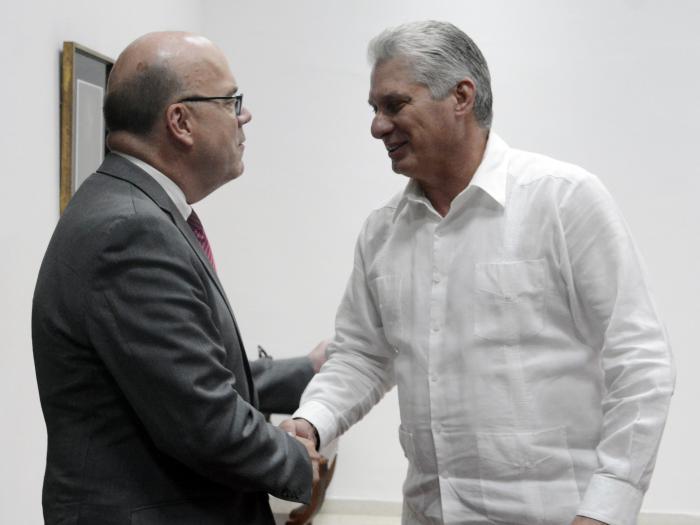 El presidente de los Consejos de Estado y de Ministros, Miguel Díaz-Canel Bermúdez, recibió al congresista demócrata por el estado de Massachusetts, James McGovern