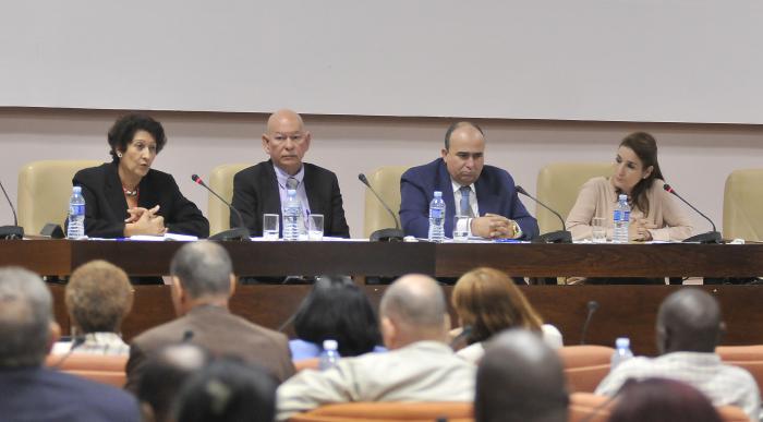 Debaten en Cuba el rol de la Universidad en el desarrollo sostenible