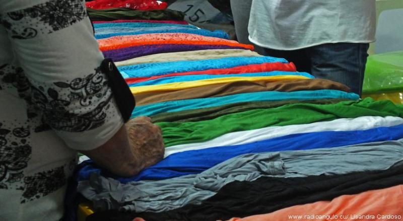 Feria cubana en homenaje al arte textil artesanal