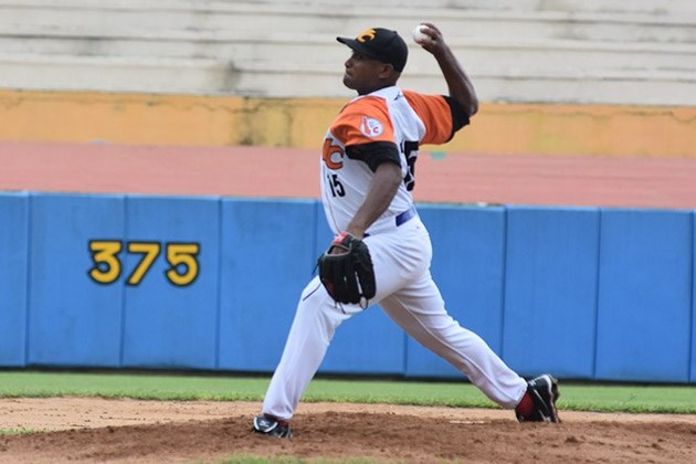 Con una tranquilidad pasmosa, el lanzador villaclareño Freddy Asiel Álvarez protagonizó hoy una colosal actuación al lograr el juego sin hit ni carrera número 57 en la historia de las Series Nacionales del béisbol cubano. Foto: Foto: Carlos Rodríguez Torres. Con una tranquilidad pasmosa, el lanzador villaclareño Freddy Asiel Álvarez protagonizó hoy una colosal actuación al lograr el juego sin hit ni carrera número 57 en la historia de las Series Nacionales del béisbol cubano. Foto: Foto: Carlos Rodríguez Torres.
