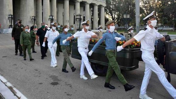 Homenaje a los mártires del levantamiento popular del 5 de Septiembre. Foto: Modesto Gutiérrez Cabo/ ACN.