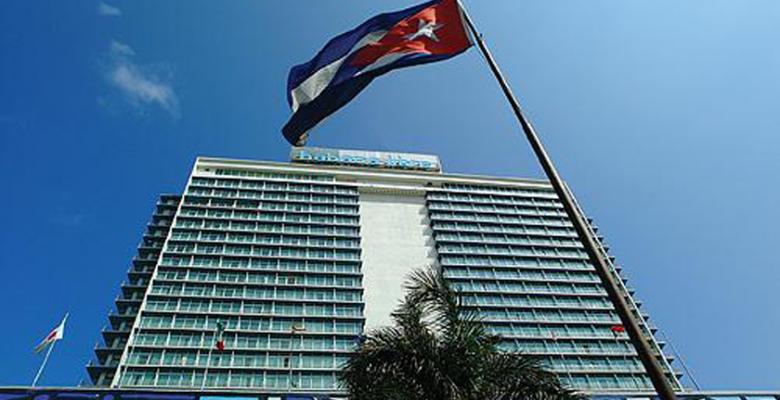Felicita Primer Ministro cubano al hotel Habana Libre por sus 62 años