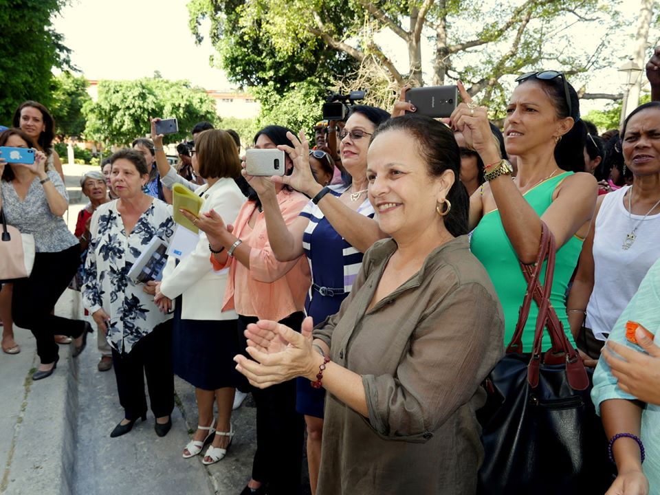 Inaugurado sistema de proyección de imágenes en la Universidad de La Habana.