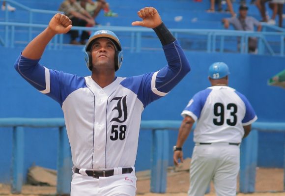 Lisbán Correa conectó su séptimo bambinazo ya con la causa perdida.