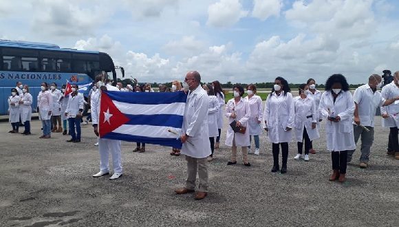 Los 578 colaboradores laboraron en 68 servicios de 9 hospitales, en los que atendieron 54 mil pacientes. Foto: Radio Rebelde Los 578 colaboradores laboraron en 68 servicios de 9 hospitales, en los que atendieron 54 mil pacientes. Foto: Radio Rebelde