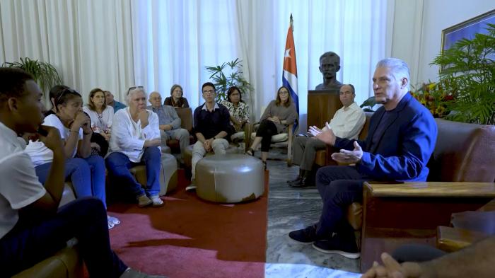 Imagen del Encuentro de Miguel Mario Díaz-Canel Bermúdez, Primer Secretario del Comité Central del Partido Comunista de Cuba y Presidente de la República, con diferentes sectores de la sociedad sobre el Código de las Familias, en el Palacio de la Revolución, el 20 de septiembre de 2022, “Año 64 de la Revolución”