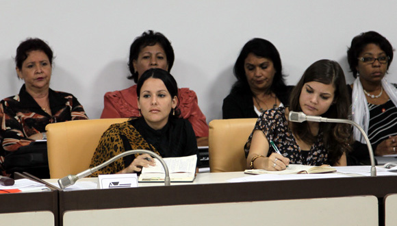 En la actual legislatura de la Asamblea Nacional del Poder Popular, las mujeres son el 53,22% de los diputados. Foto: Ismael Francisco / Cubadebate