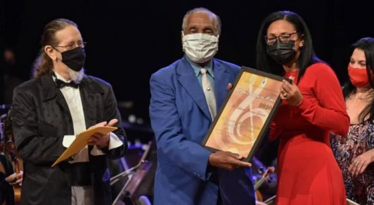 Edesio Alejandro y Huberal Herrera reciben Premio Nacional de Música 2020