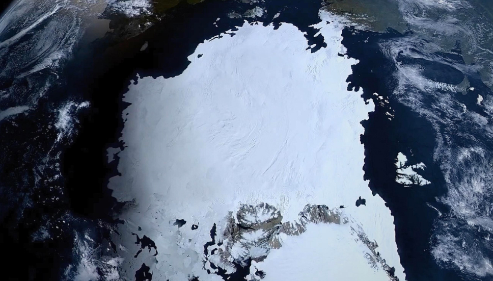La extensión del hielo marino del verano ártico ha disminuido a una tasa de aproximadamente 12% por década durante 1979-2018. La cantidad de hielo perdido anualmente de la capa antártica aumentó al menos seis veces entre 1979 y 2017. Foto: ONU.