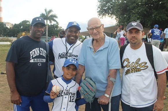 Proyecto “Béisbol de siempre” por los barrios cubanos