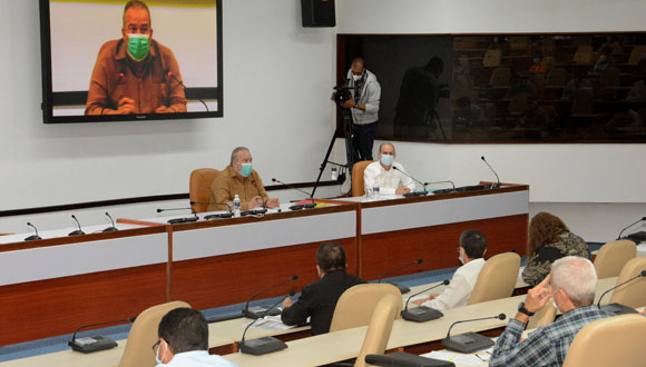 El Primer Ministro, Manuel Marrero evaluó la labor del MINEM en sus cuatro ramas principales. Foto: Estudios Revolución.