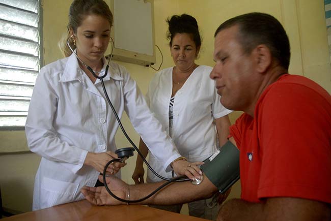El Programa del Médico y la Enfermera de la Familia garantiza la cobertura asistencial a toda la población. En la foto, el consultorio del poblado de Machuca, un apartado lugar de la geografia artemiseña.