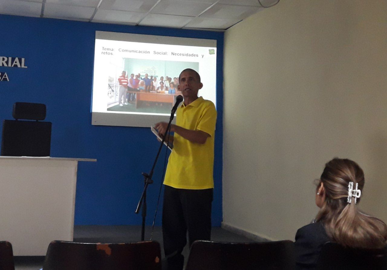 Ricardo Serrano, titular de la División Territorial de la Empresa de Telecomunicaciones de Cuba S. A (Etecsa)