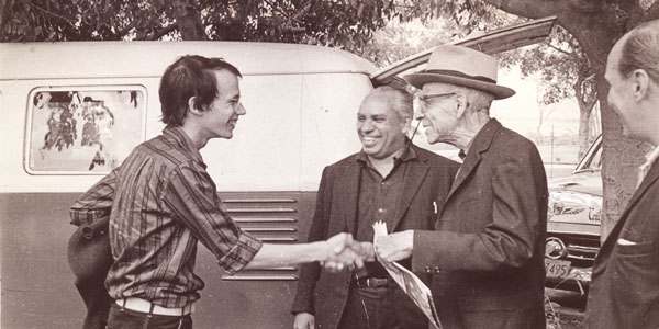 Fue memorable el encuentro con el viejo trovador Rosendo Ruíz Suárez y su hijo Rosendo Ruíz Quevedo. (Foto: Autor no identificado) Fue memorable el encuentro con el viejo trovador Rosendo Ruíz Suárez y su hijo Rosendo Ruíz Quevedo. (Foto: Autor no identificado)