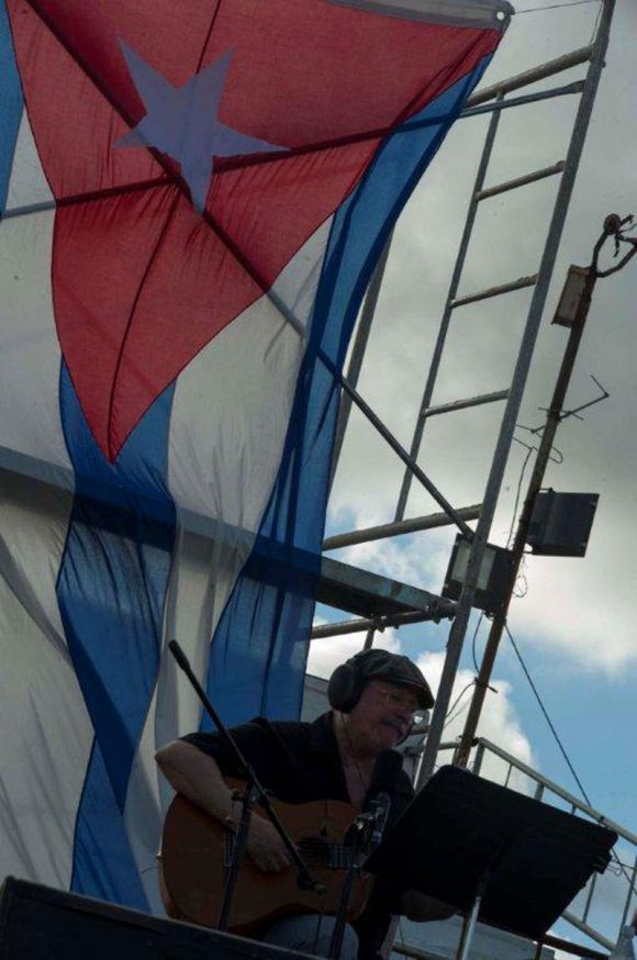 Silvio: martiano, fidelista, humanista, solidario, internacionalista, modesto, gran cubano. Foto: Iván Soca..