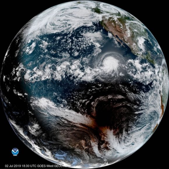La imagen fue tomada por GOES-West, un satélite meteorológico.