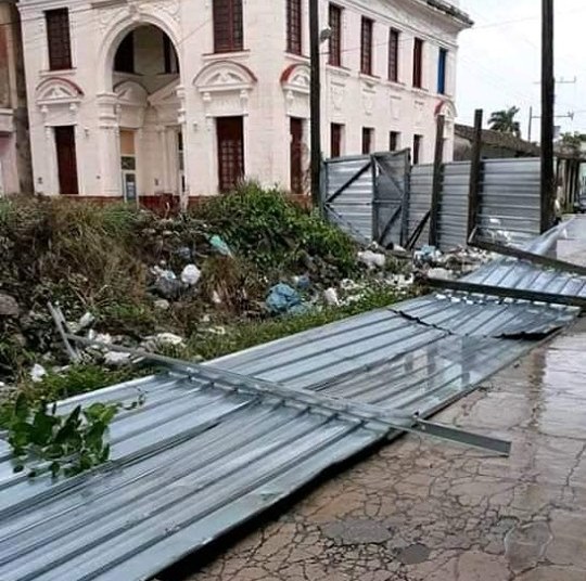 Tormenta local severa afectó a varias zonas de la ciudad de Caibarién. Foto: CMHW.