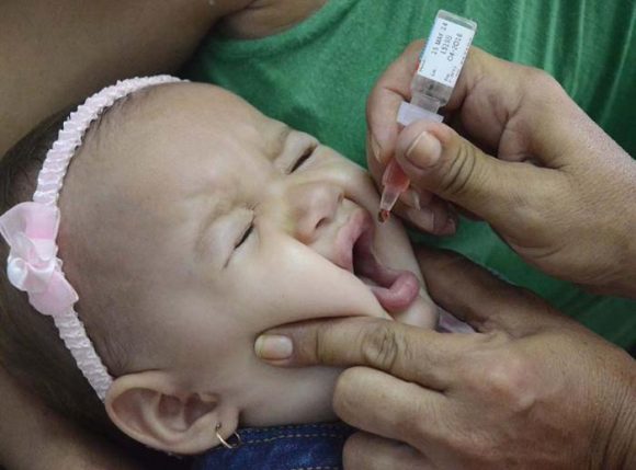 Vacunación antipoliomielítica en Cuba