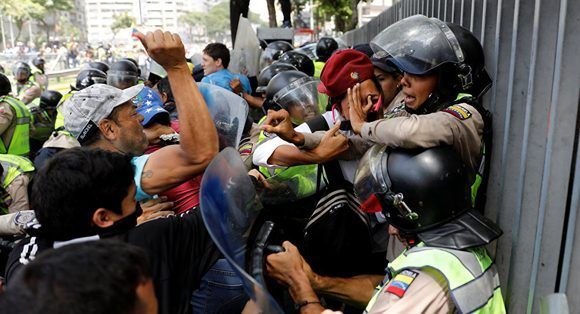 La oposición venezolana pretende desestabilizar el país mediante la violencia