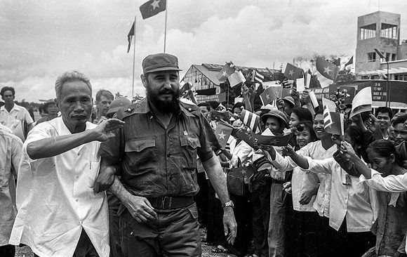 Fidel fue el primer mandatario extranjero en visitar los territorios liberados de Vietnam del Sur. Foto: Archivo de PL. Fidel fue el primer mandatario extranjero en visitar los territorios liberados de Vietnam del Sur. Foto: Archivo de PL.