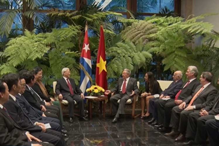 Delegación vietnamita durante su acogida en Cuba