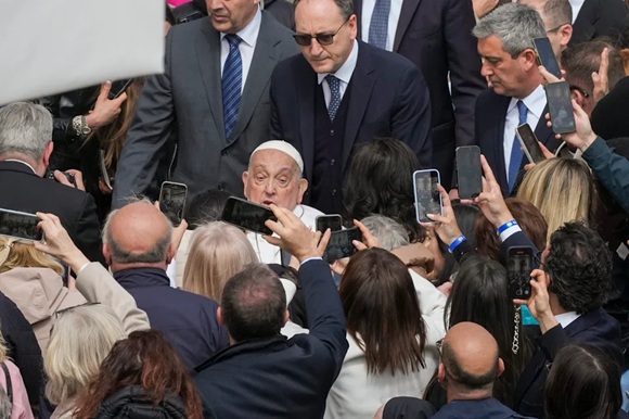 papa francisco multitud semana santa