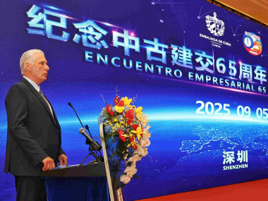Díaz-Canel dialoga con empresarios de China interesados en Cuba